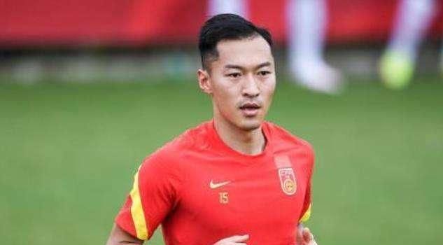 那是一个少年和一个少女的故事，他们深爱着对方，就把一片衷肠倾吐在纸上。